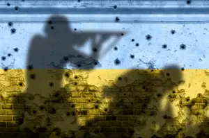 A silouette of soldiers fighting on a wall painted in the colors of the Ukrainian flag