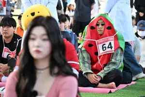 People sitting quietly and relaxing during the Space-Out Competition in Seoul.